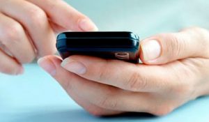Dacă doriți să aflați starea contului utilizând un telefon mobil Rostelecom, trimiteți o solicitare * 102 #